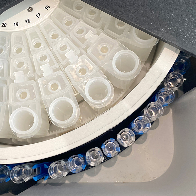 Automatisches Chemilumineszenz-Immunoassay-System